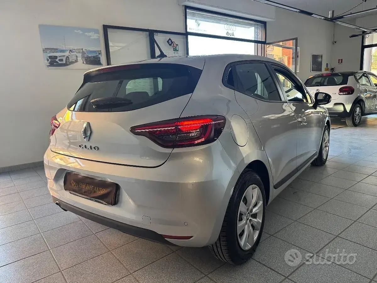 Usata Renault Clio V Intens 86 CV (63 kW) 2020 Grigio Berlina