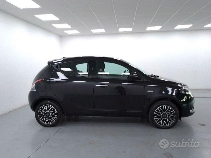 Usata Lancia Ypsilon S 69 CV (50 kW) 2024 Nero Utilitaria