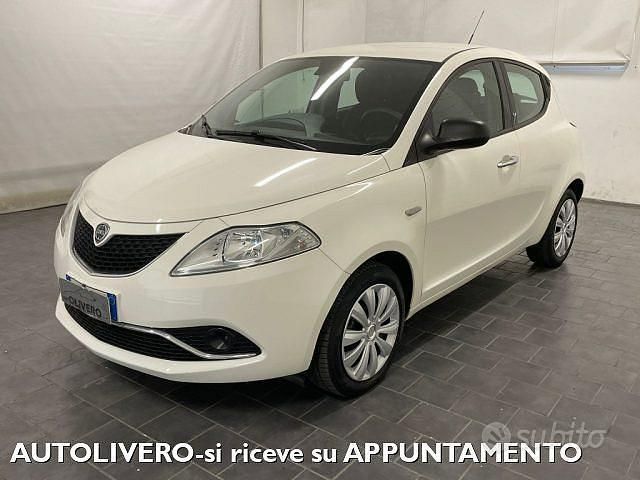 Usata Lancia Ypsilon Gold 69 CV (50 kW) 2016 Bianco Utilitaria