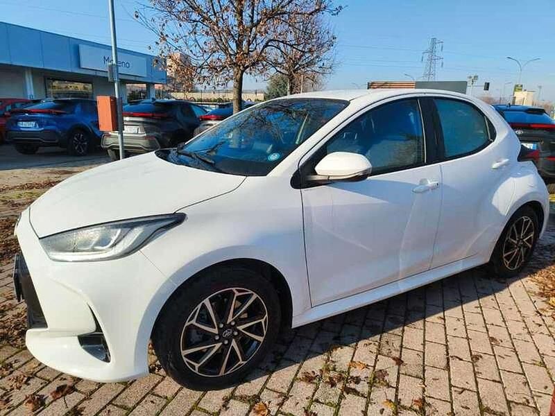Usata Toyota Yaris Hybrid Trend 100 CV (73 kW) 2022 Bianco Utilitaria