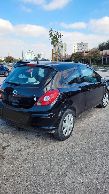 Usata Opel Corsa 85 CV (62 kW) 2011 Nero Utilitaria