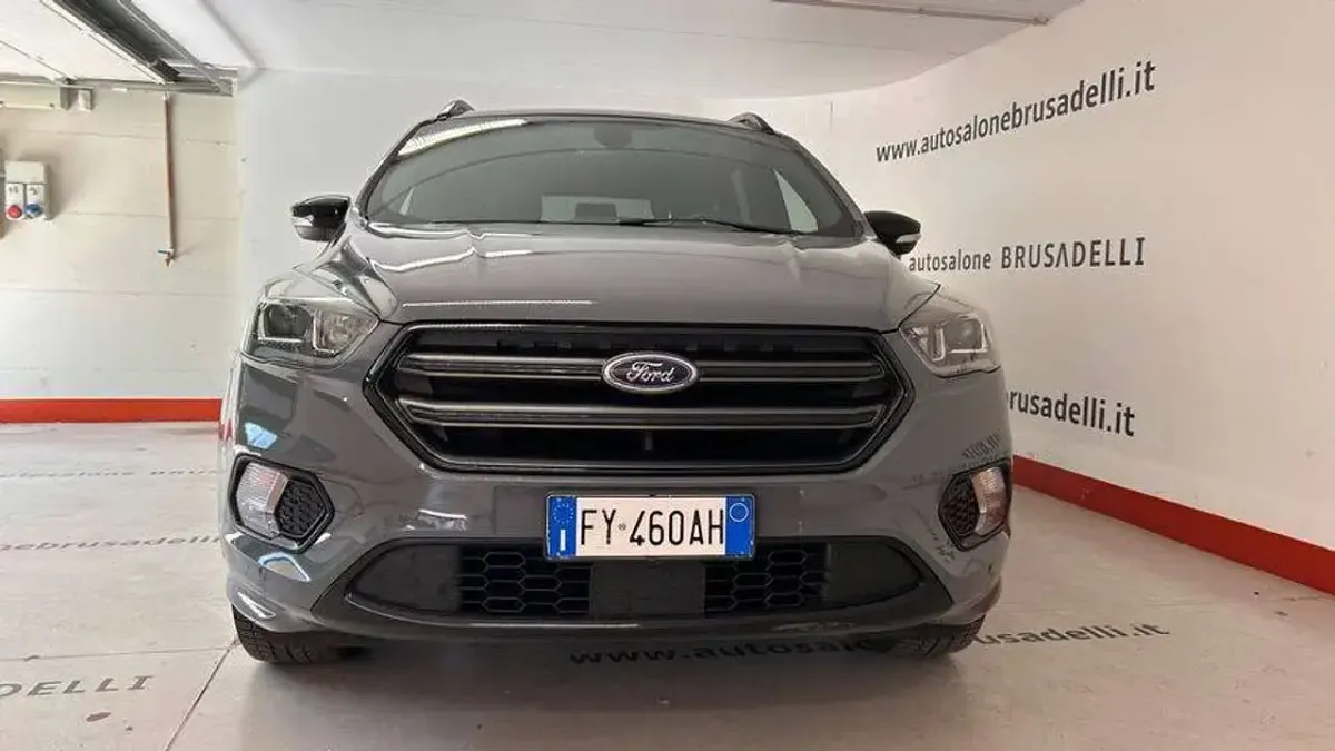 Usata Ford Kuga ST-Line 120 CV (88 kW) 2019 Grigio pastello SUV