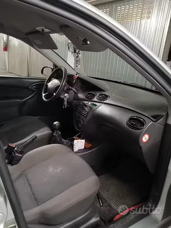 Usata Ford Focus 90 CV (66 kW) 2003 Grigio Station wagon