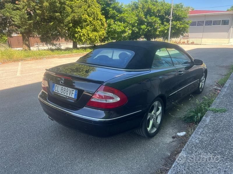 Usata Mercedes CLK200 163 CV (119 kW) 2004 Nero Cabrio