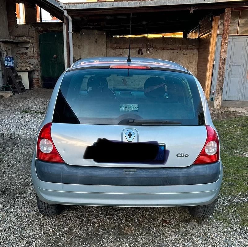 Usata Renault Clio II Expression 58 CV (42 kW) 2003 Grigio Utilitaria