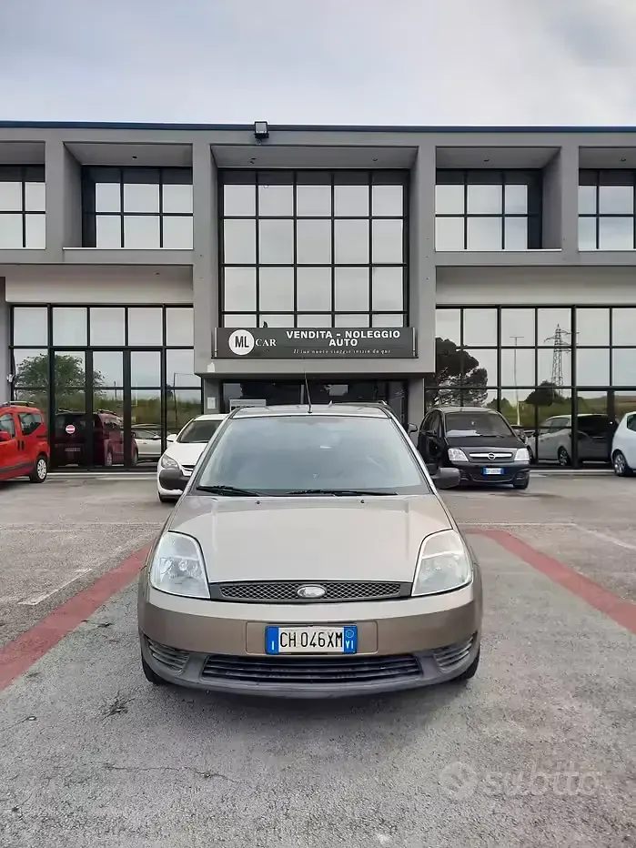 Gebraucht Ford Fiesta Ambiente 75 PS (55 kW) 2003 Grau Kleinwagen