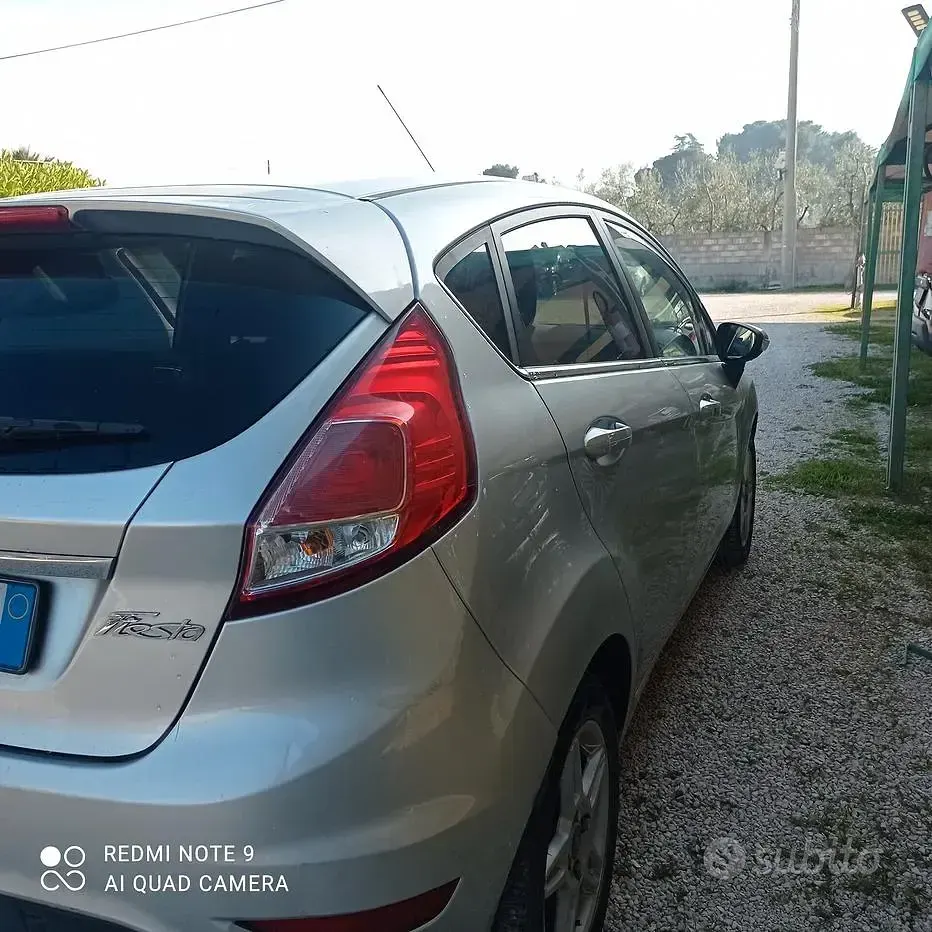 Gebraucht Ford Fiesta Titanium 75 PS (55 kW) 2014 Grau Kleinwagen