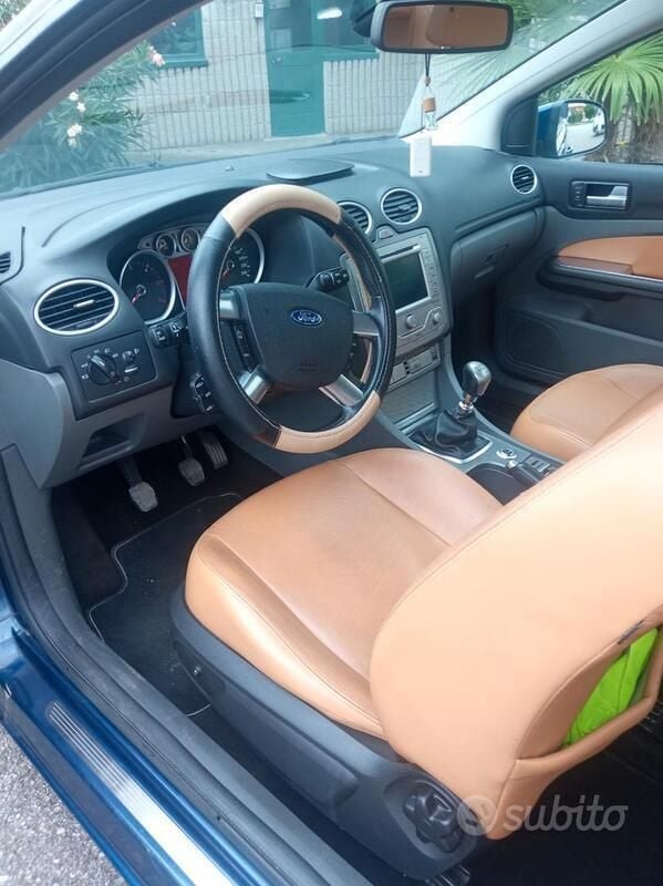 Usata Ford Focus Cabriolet 136 CV (100 kW) 2010 Blu Cabrio