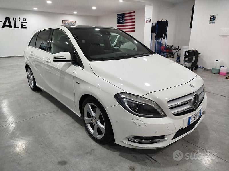 Usata Mercedes B200 Premium 136 CV (100 kW) 2015 Bianco Utilitaria