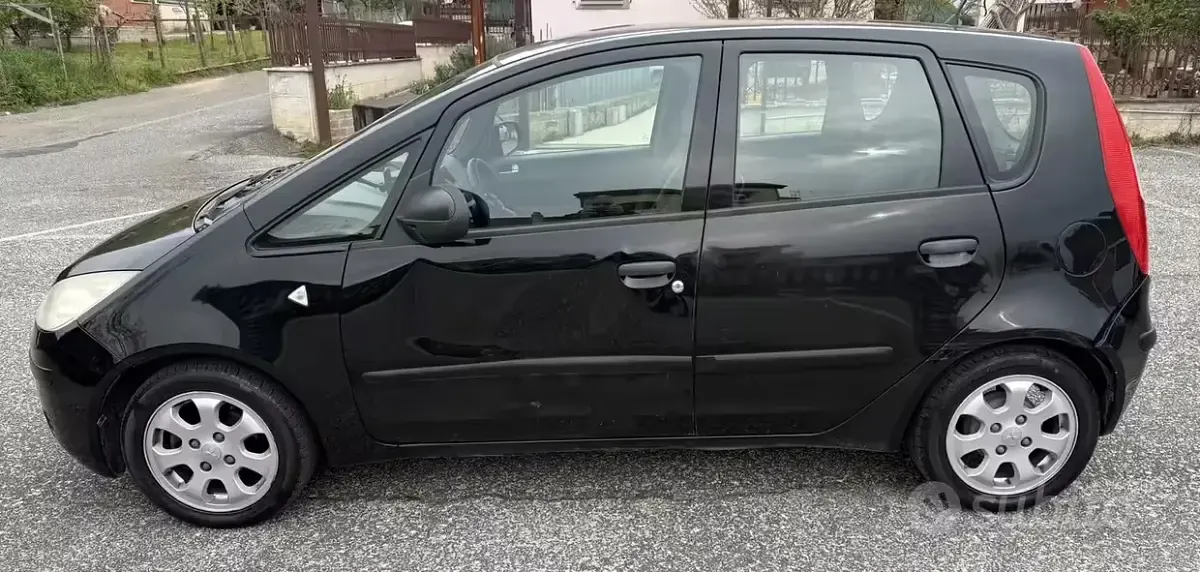 Usata Mitsubishi Colt 95 CV (69 kW) 2005 Nero Utilitaria