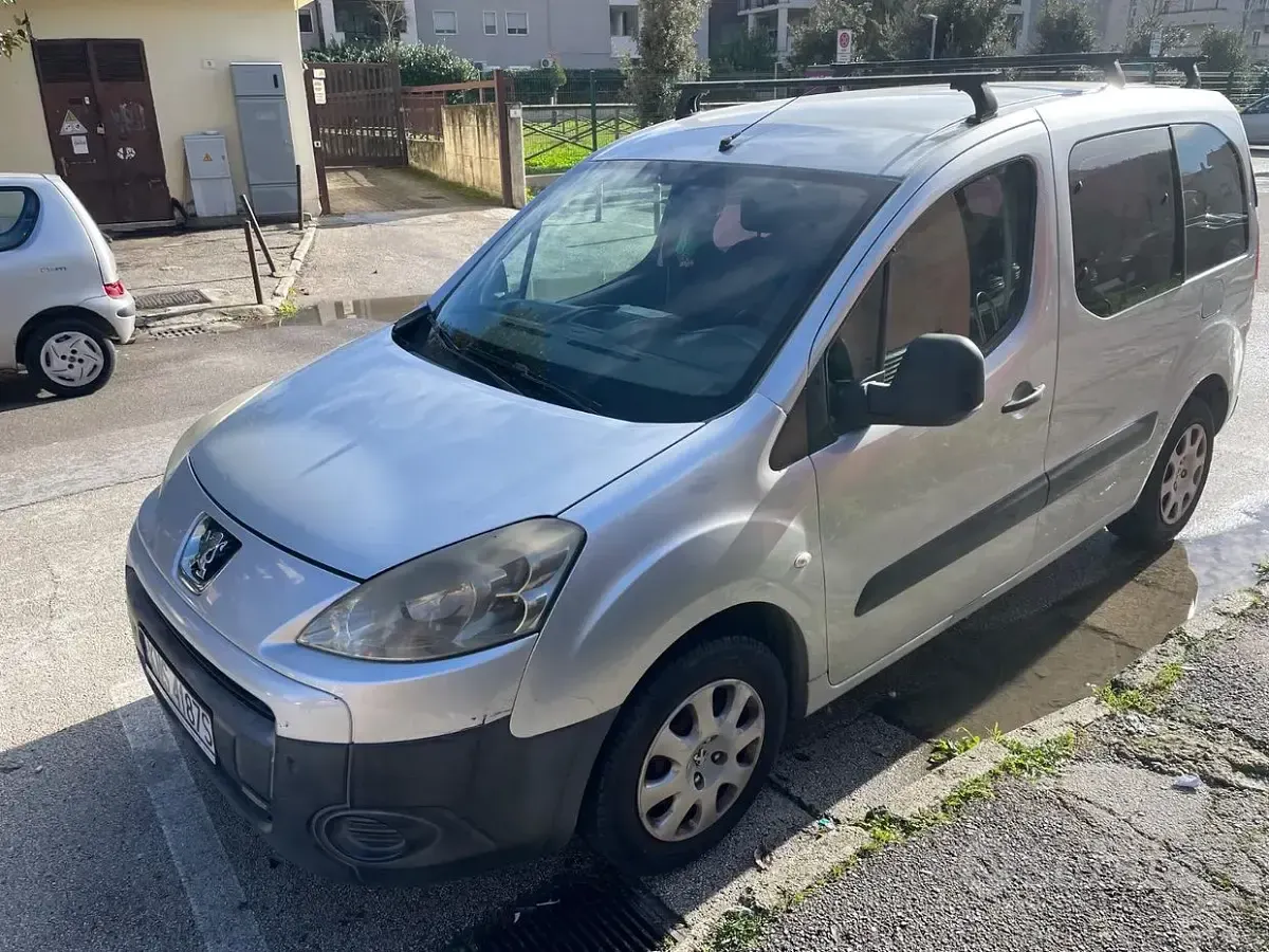 Usata Peugeot Partner 90 CV (66 kW) 2009 Grigio Monovolume