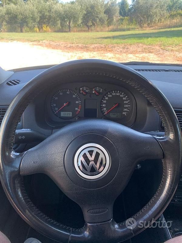 Usata VW Golf IV Highline 105 CV (77 kW) 2001 Nero Berlina