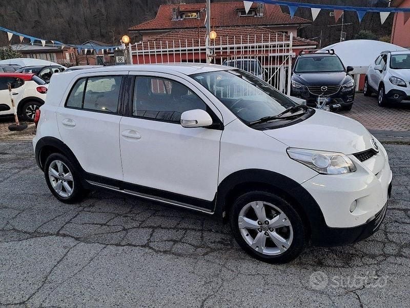 Usata Toyota Urban Cruiser Luxury 2009 Bianco Utilitaria