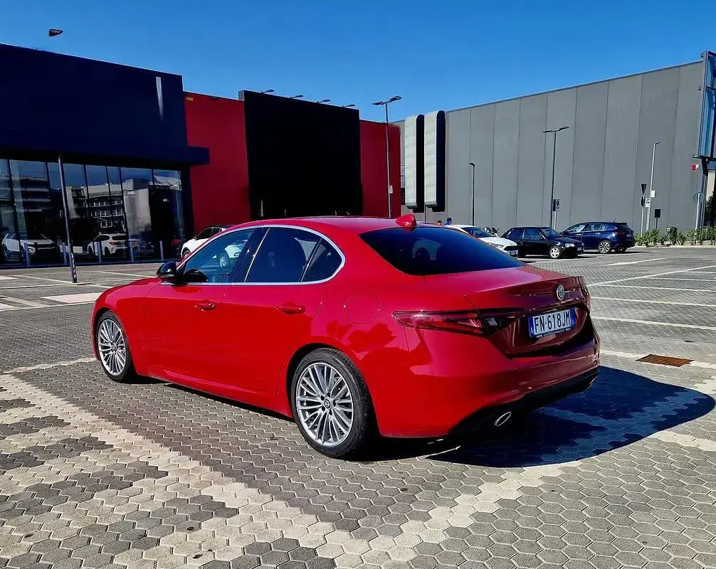 Usata Alfa Romeo Giulia Business 179 CV (131 kW) 2017 Rosso Berlina