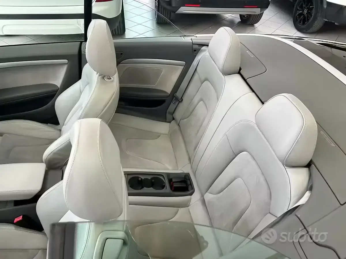 Usata Audi A5 Cabriolet Ambiente 177 CV (130 kW) 2012 Blu Cabrio