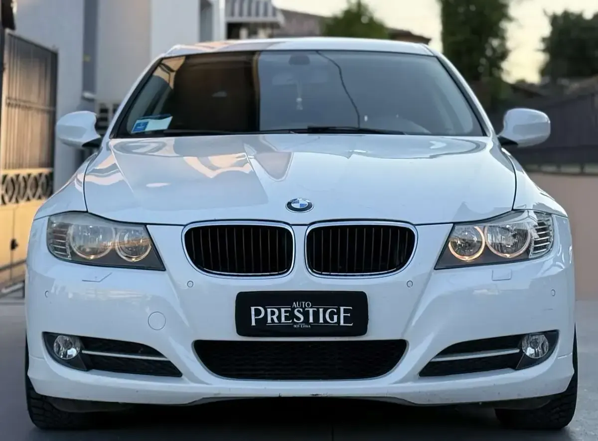 Usata BMW 318 143 CV (105 kW) 2011 Bianco Station wagon