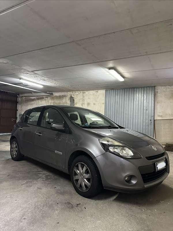 Usata Renault Clio II Dynamique 75 CV (55 kW) 2009 Grigio Berlina