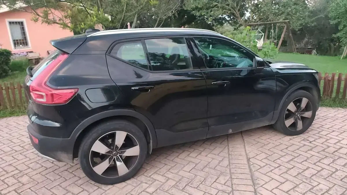 Usata Volvo XC40 Momentum 190 CV (139 kW) 2019 Nero SUV