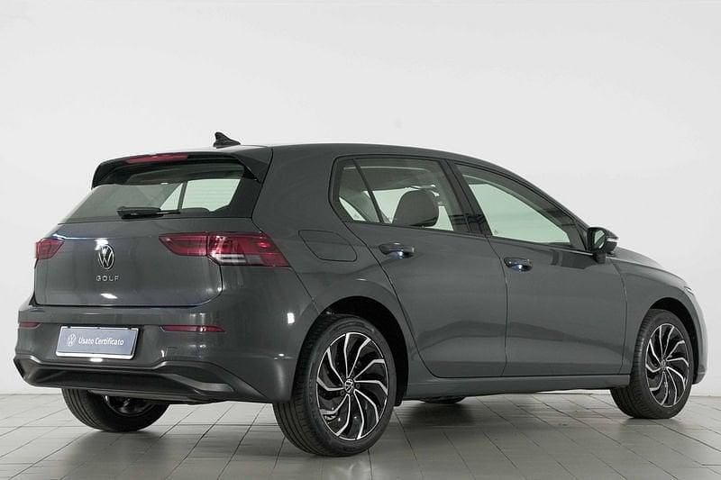 Usata VW Golf VIII Life 110 CV (80 kW) 2023 Grigio Utilitaria