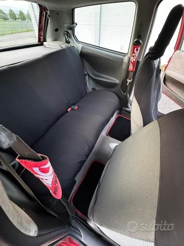 Usata Fiat Punto 69 CV (50 kW) 2004 Rosso Utilitaria