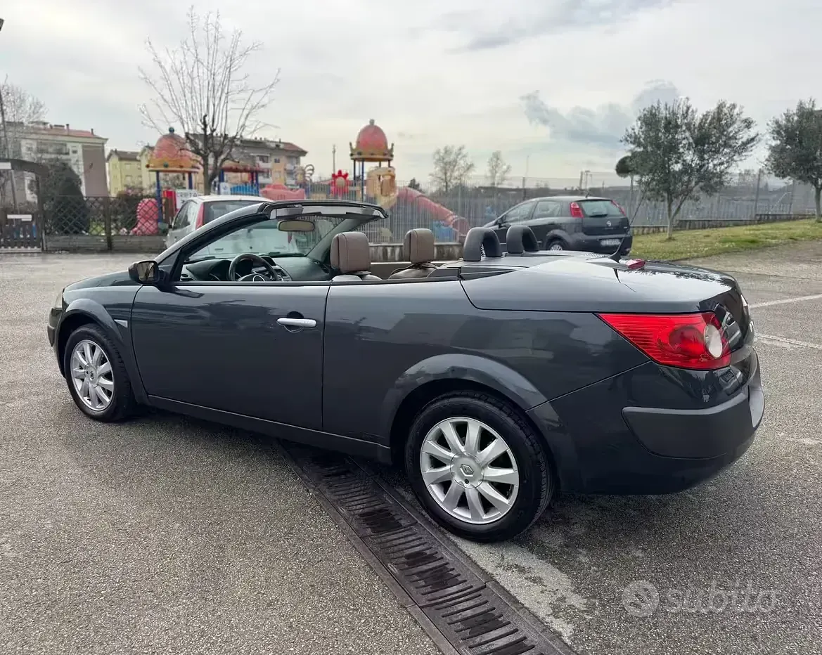 Usata Renault Mégane Cabriolet Dynamique 106 CV (77 kW) 2006 Grigio Cabrio