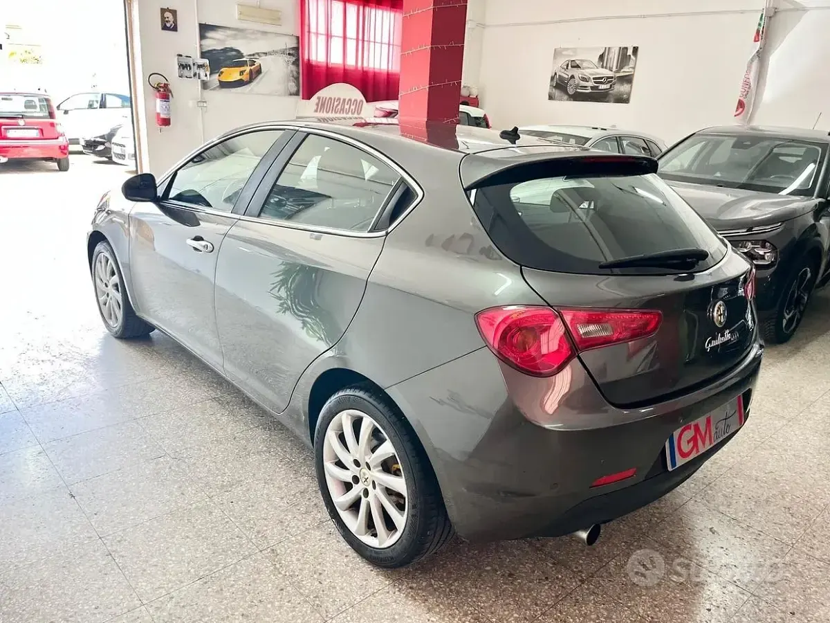 Usata Alfa Romeo Giulietta Exclusive 105 CV (77 kW) 2013 Grigio Utilitaria