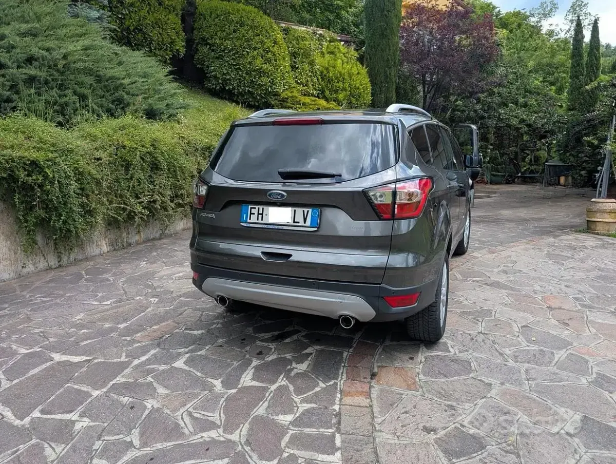 Usata Ford Kuga Titanium 150 CV (110 kW) 2017 Grigio SUV