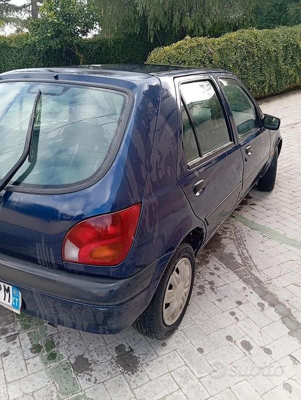 Usata Ford Fiesta 2001 Blu Utilitaria