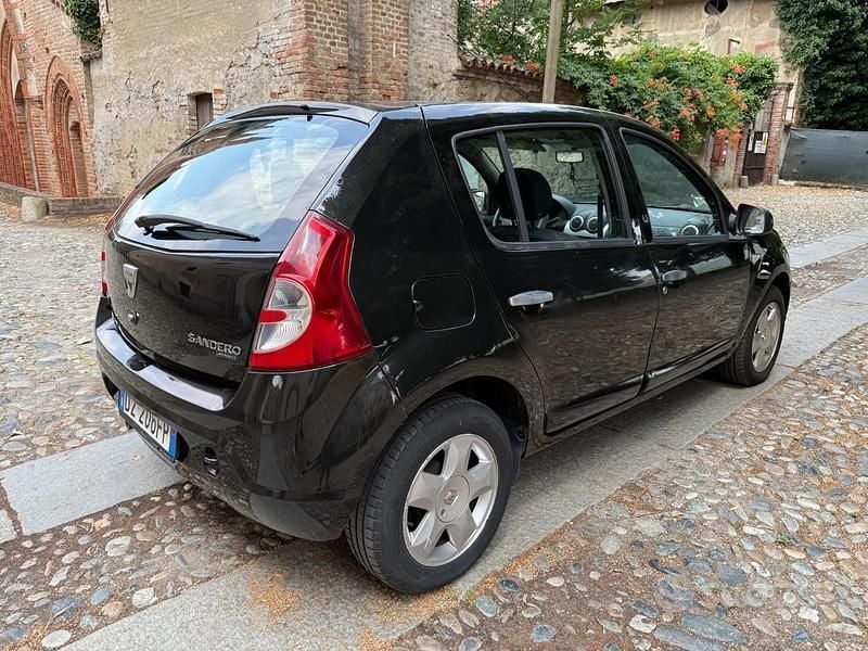 Brugt Dacia Sandero Lauréate 75 HK (55 kW) 2010 Grå Hatchback