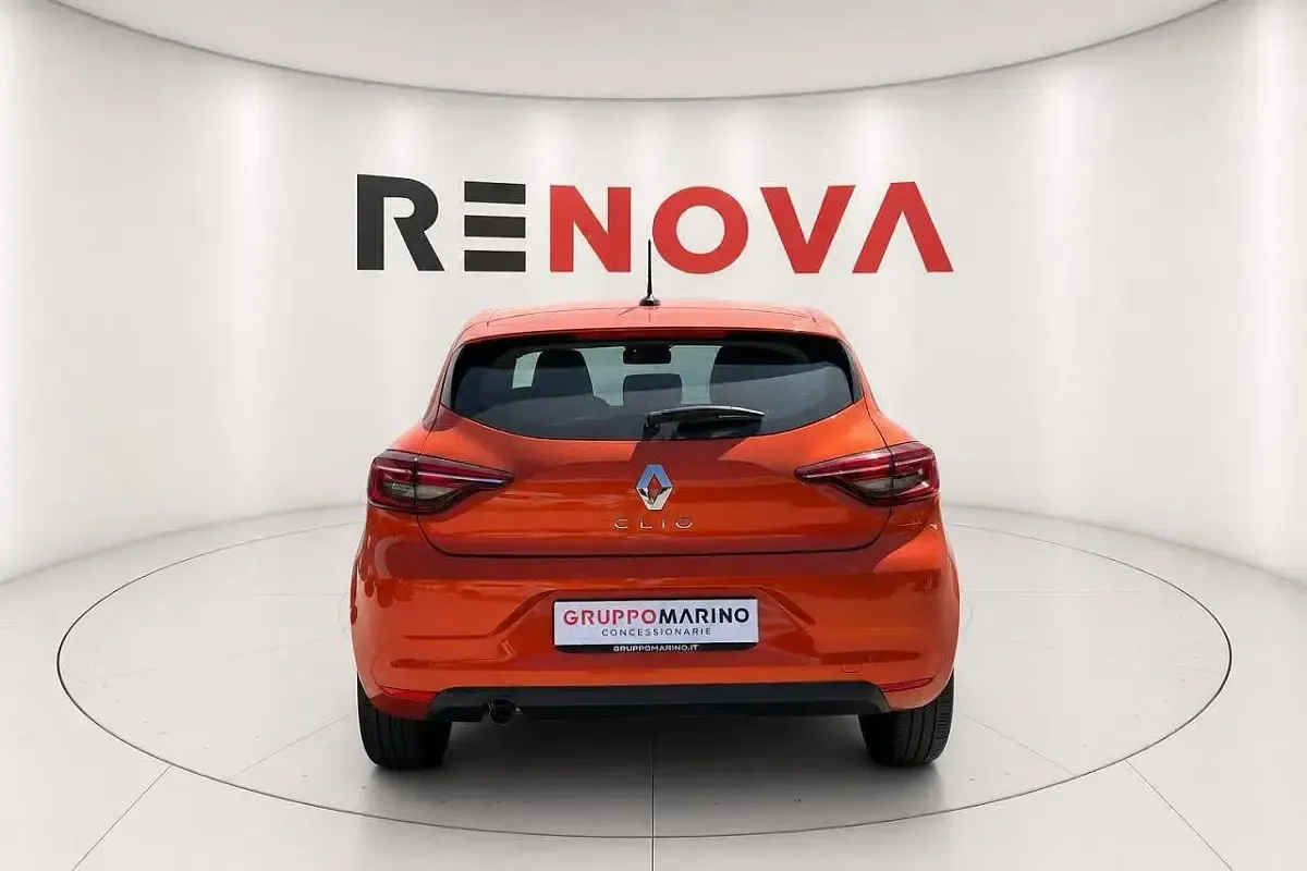 Usata Renault Clio Equilibre 101 CV (74 kW) 2023 Arancione Utilitaria