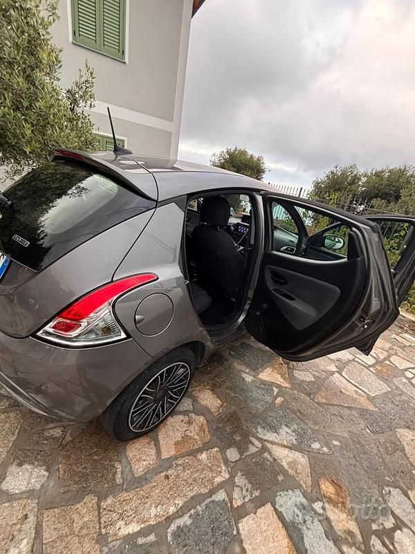 Usata Lancia Ypsilon 69 CV (50 kW) 2021 Utilitaria