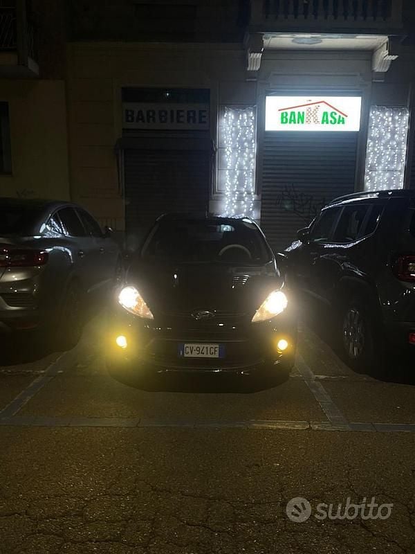 Usata Ford Fiesta 60 CV (44 kW) 2011 Nero Utilitaria