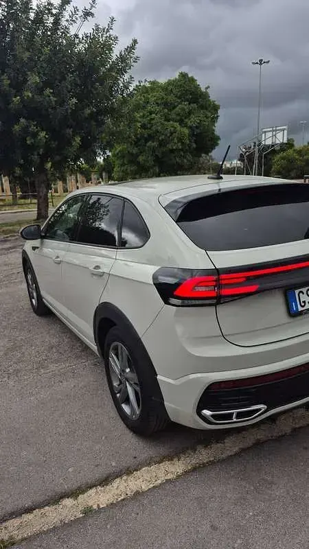 Begagnad VW Taigo R-line 110 HK (80 kW) 2023 Beige SUV
