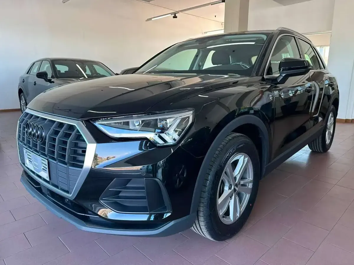 Usata Audi Q3 Ambiente 150 CV (110 kW) 2020 Nero metallizzato mythos SUV
