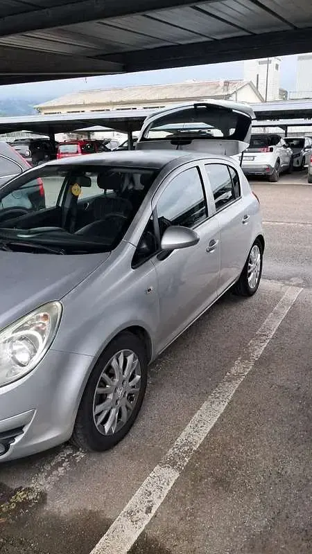 Usata Opel Corsa 75 CV (55 kW) 2009 Utilitaria