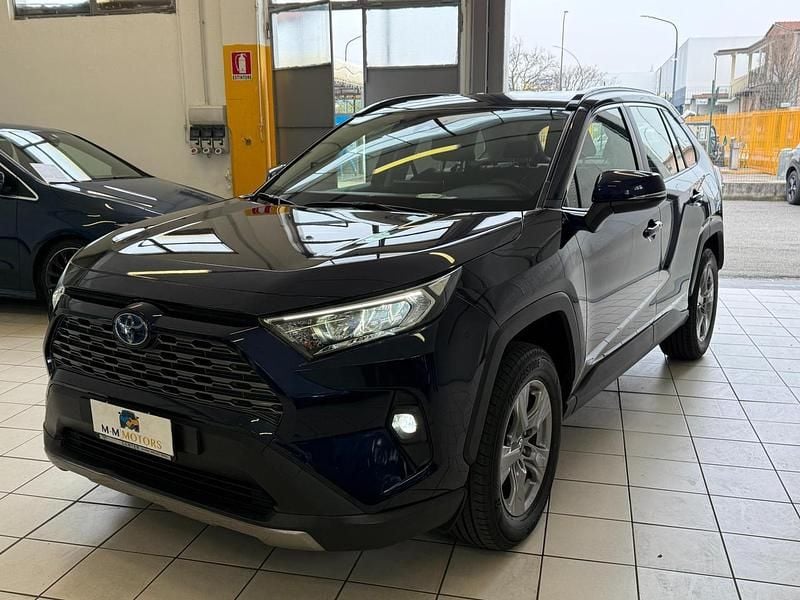 Usata Toyota RAV4 Hybrid Active 178 CV (130 kW) 2022 Blu/azzurro SUV