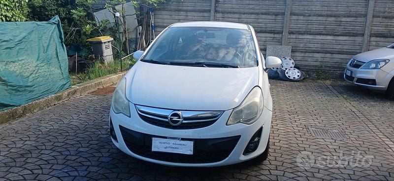 Usata Opel Corsa 85 CV (62 kW) 2013 Bianco Utilitaria