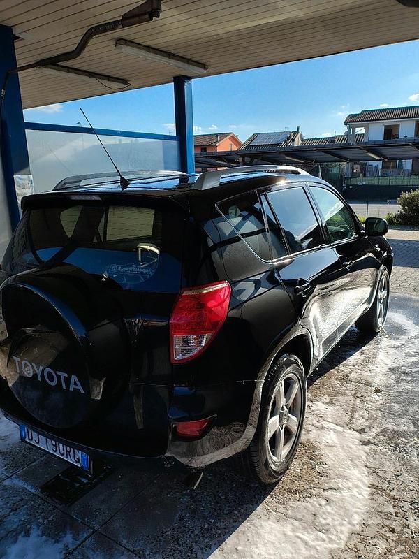 Begagnad Toyota RAV4 136 HK (100 kW) 2007 Svart SUV