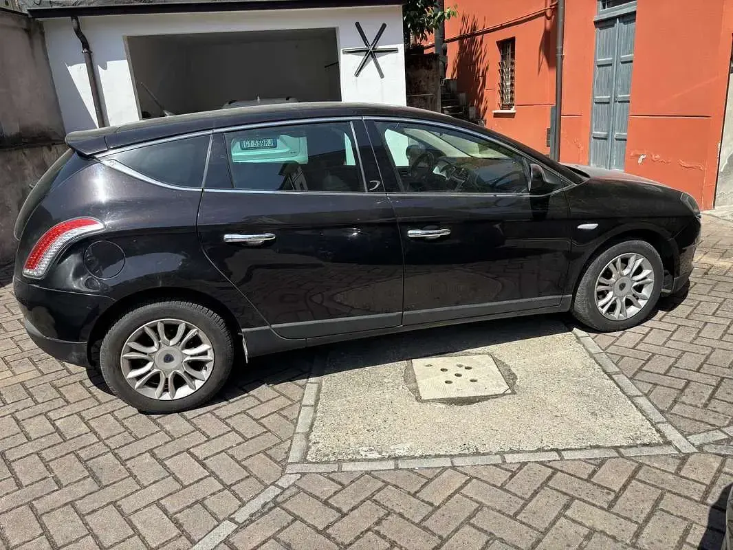 Usata Lancia Delta 80 CV (58 kW) 2011 Utilitaria