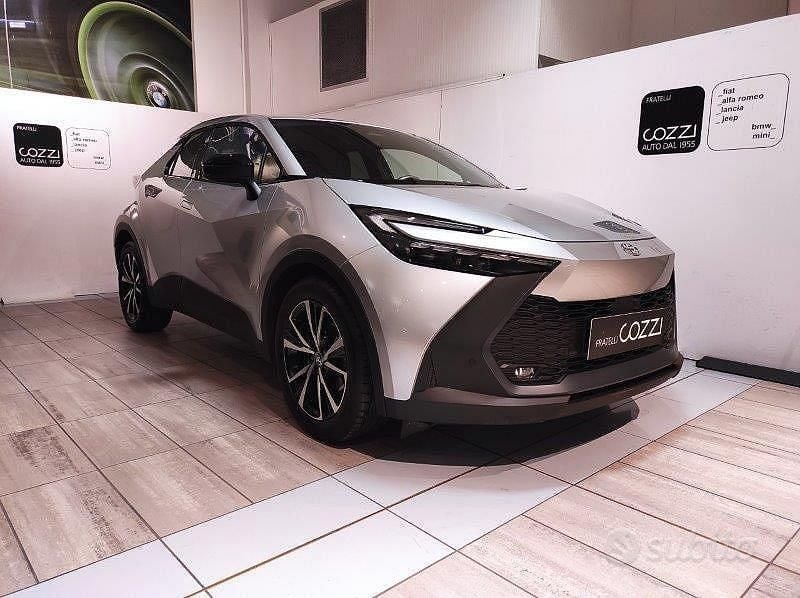 Grigio Usata 2025 Toyota C-HR Trend SUV | 27.800 € (Buon prezzo) - Immagine 1/4