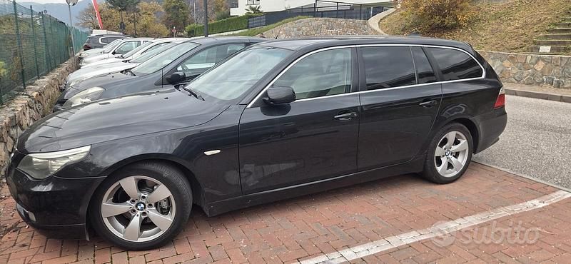 Usata BMW 530 235 CV (172 kW) 2008 Nero Station wagon