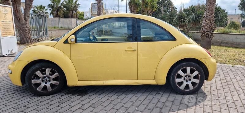 Usata VW New Beetle 90 CV (66 kW) 2003 Giallo Utilitaria