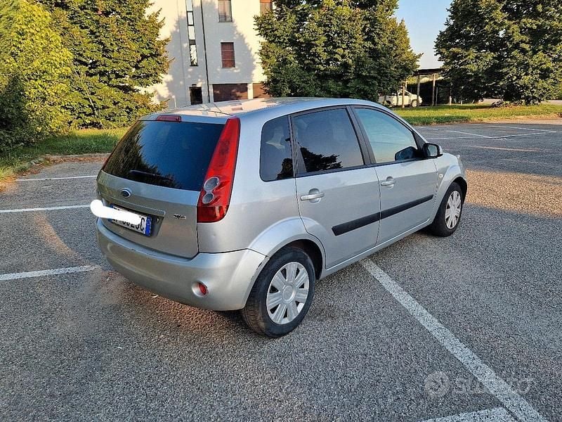 Usata Ford Fiesta 68 CV (50 kW) 2007 Berlina