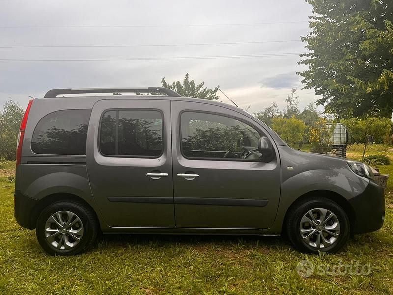 Usata Renault Kangoo Extreme 90 CV (66 kW) 2014 Grigio Monovolume