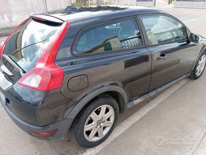 Usata Volvo C30 101 CV (74 kW) 2009 Nero Utilitaria