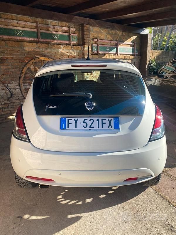 Usata Lancia Ypsilon 69 CV (50 kW) 2019 Bianco Utilitaria