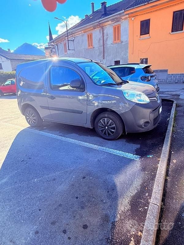 Usata Renault Kangoo 70 CV (51 kW) 2018 Grigio Monovolume
