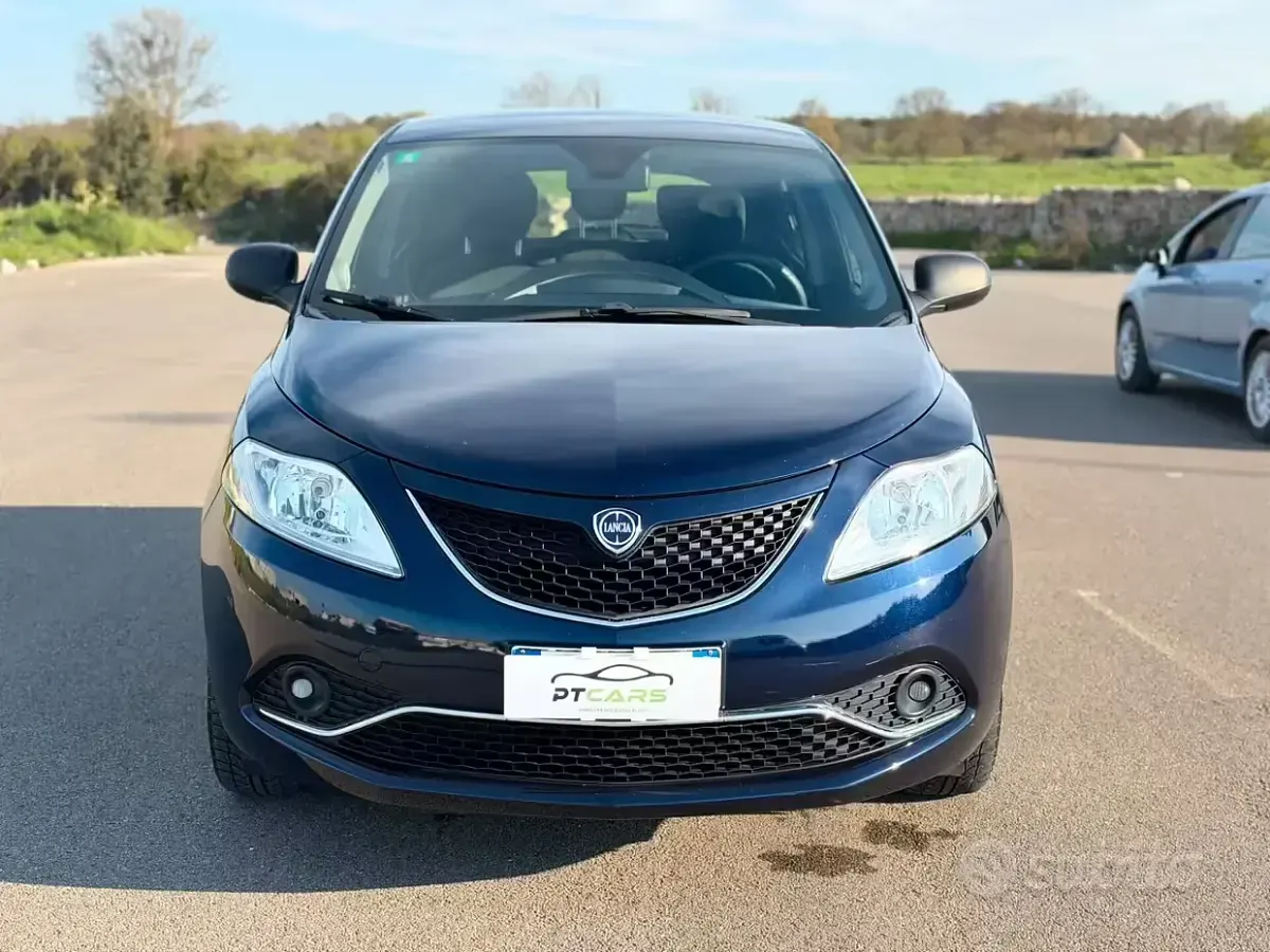 Usata Lancia Ypsilon Gold 69 CV (50 kW) 2016 Blu Utilitaria