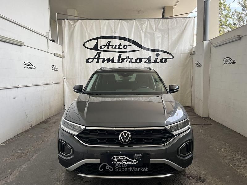 Usata VW T-Roc Life 110 CV (80 kW) 2022 Grigio SUV