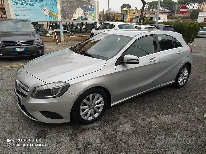 Grigio Usata 2015 Mercedes A180 Edition Tre volumi | 7950 € (Super prezzo) - Immagine 1/4